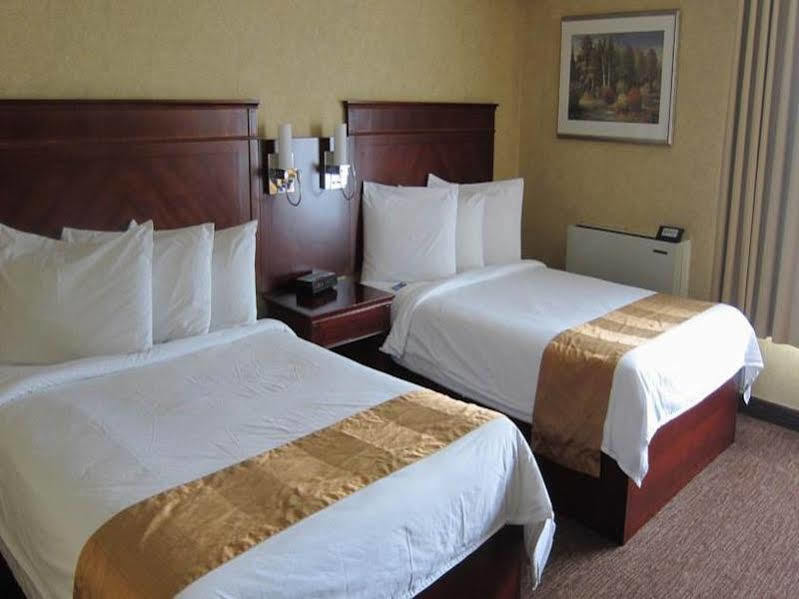 Days Inn By Wyndham Toronto West Μισισάουγκα Εξωτερικό φωτογραφία